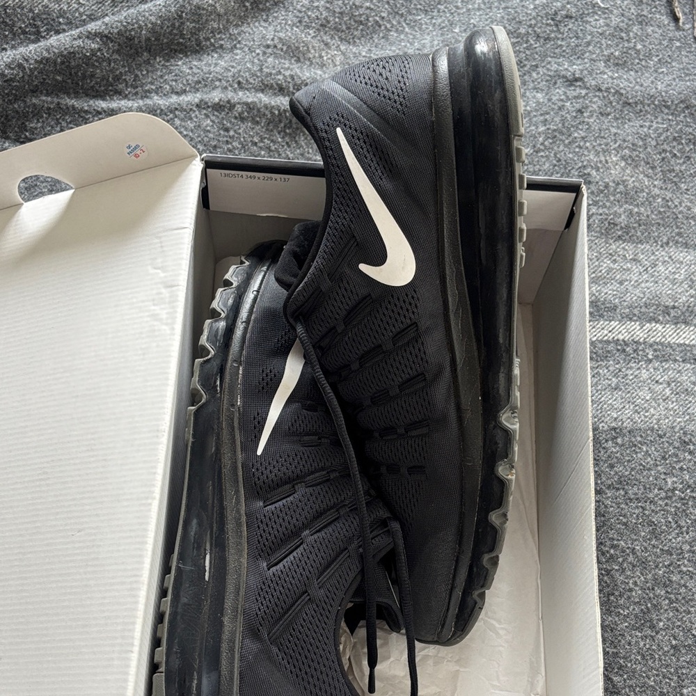 Nike Black and White Athletic Shoes - Picture 2 of 2